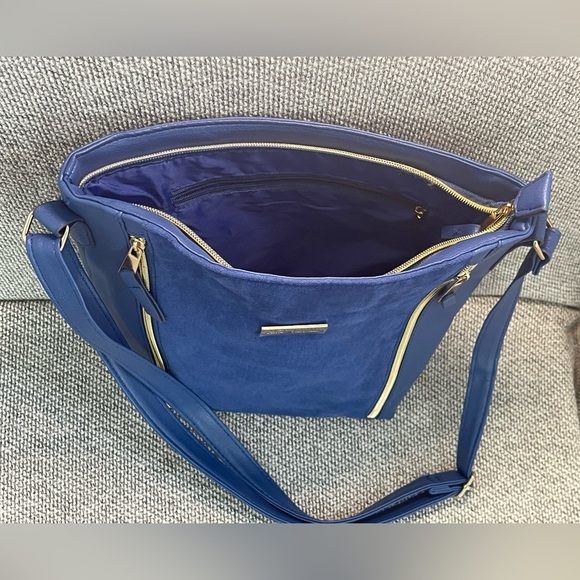 Navy Blue Shoulder Bag with Structured Design and Gold Accents - Picture 11 of 16